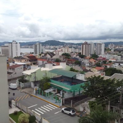 Apartamentos com 94m², 3 quartos, 1 suíte, 2 garagens, no bairro Estreito em Florianópolis