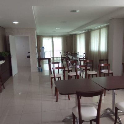 Apartamentos com 94m², 3 quartos, 1 suíte, 2 garagens, no bairro Estreito em Florianópolis