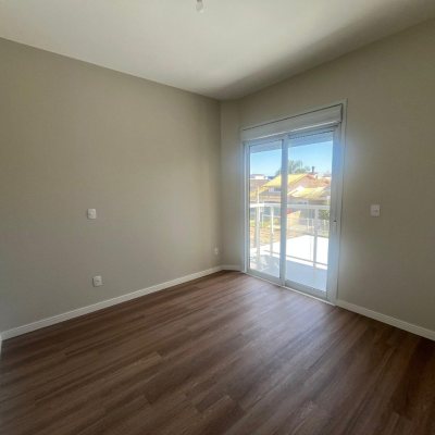 Casa Residencial com 150m², 3 quartos, 1 suíte, 2 garagens, no bairro Carianos em Florianópolis