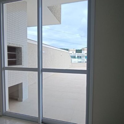 Cobertura com 164m², 3 quartos, 1 suíte, 2 garagens, no bairro Ingleses do Rio Vermelho em Florianópolis