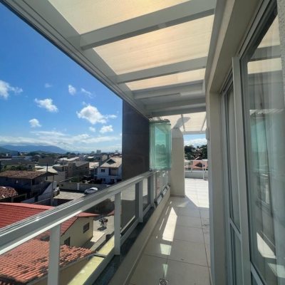 Cobertura com 138m², 2 quartos, 1 suíte, 2 garagens, no bairro Campeche em Florianópolis