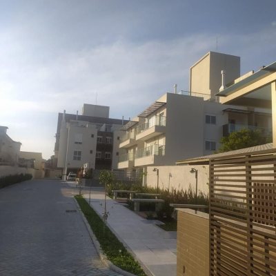 Cobertura com 138m², 2 quartos, 1 suíte, 2 garagens, no bairro Campeche em Florianópolis