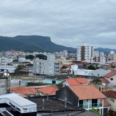 Apartamentos com 75m², 2 quartos, 1 suíte, 1 garagem, no bairro Centro em Palhoça