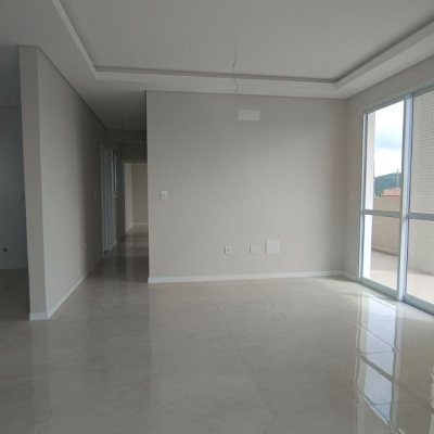 Cobertura com 196m², 3 quartos, 1 suíte, 2 garagens, no bairro Ingleses do Rio Vermelho em Florianópolis