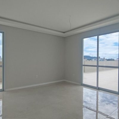 Cobertura com 196m², 3 quartos, 1 suíte, 2 garagens, no bairro Ingleses do Rio Vermelho em Florianópolis