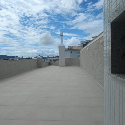 Cobertura com 196m², 3 quartos, 1 suíte, 2 garagens, no bairro Ingleses do Rio Vermelho em Florianópolis