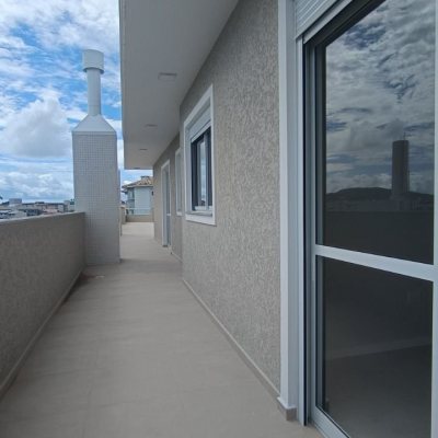 Cobertura com 196m², 3 quartos, 1 suíte, 2 garagens, no bairro Ingleses do Rio Vermelho em Florianópolis