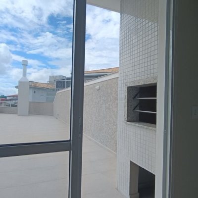 Cobertura com 196m², 3 quartos, 1 suíte, 2 garagens, no bairro Ingleses do Rio Vermelho em Florianópolis