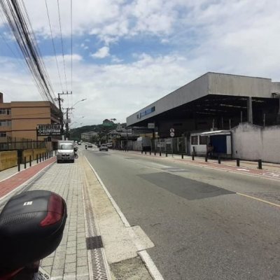 Predio com 750m², 1 garagem, no bairro Ponte do Imaruim em Palhoça