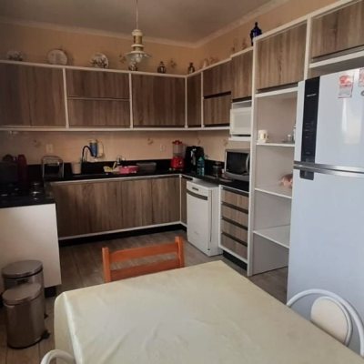 Predio com 750m², 1 garagem, no bairro Ponte do Imaruim em Palhoça