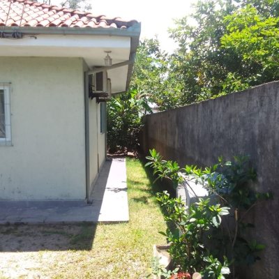 Casa Residencial com 125m², 3 quartos, 5 garagens, no bairro Tapera da Base em Florianópolis