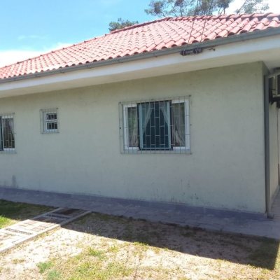 Casa Residencial com 125m², 3 quartos, 5 garagens, no bairro Tapera da Base em Florianópolis