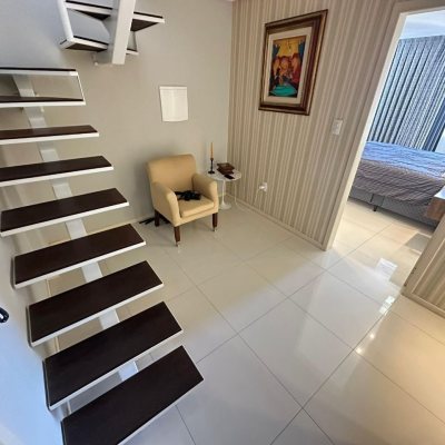 Cobertura com 118m², 3 quartos, 1 suíte, 2 garagens, no bairro Trindade em Florianópolis