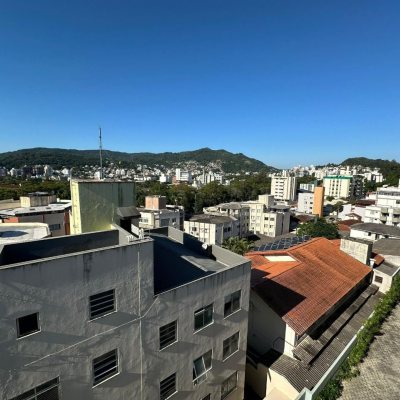 Cobertura com 118m², 3 quartos, 1 suíte, 2 garagens, no bairro Trindade em Florianópolis