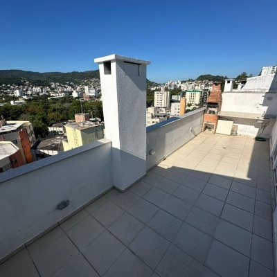 Cobertura com 118m², 3 quartos, 1 suíte, 2 garagens, no bairro Trindade em Florianópolis