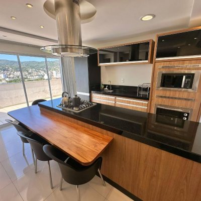 Cobertura com 118m², 3 quartos, 1 suíte, 2 garagens, no bairro Trindade em Florianópolis