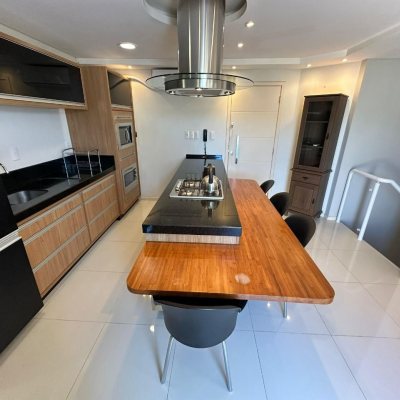 Cobertura com 118m², 3 quartos, 1 suíte, 2 garagens, no bairro Trindade em Florianópolis