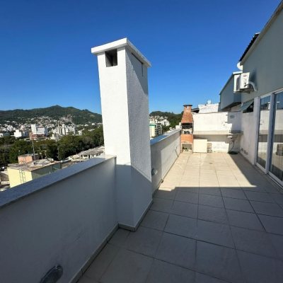 Cobertura com 118m², 3 quartos, 1 suíte, 2 garagens, no bairro Trindade em Florianópolis