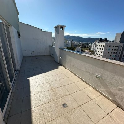Cobertura com 118m², 3 quartos, 1 suíte, 2 garagens, no bairro Trindade em Florianópolis