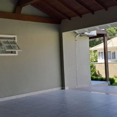 Casa em Condomínio com 250m², 3 quartos, 1 suíte, 4 garagens, no bairro Sambaqui em Florianópolis