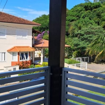 Casa em Condomínio com 250m², 3 quartos, 1 suíte, 4 garagens, no bairro Sambaqui em Florianópolis