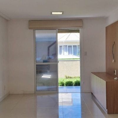 Casa em Condomínio com 250m², 3 quartos, 1 suíte, 4 garagens, no bairro Sambaqui em Florianópolis