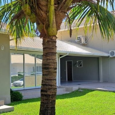 Casa em Condomínio com 250m², 3 quartos, 1 suíte, 4 garagens, no bairro Sambaqui em Florianópolis
