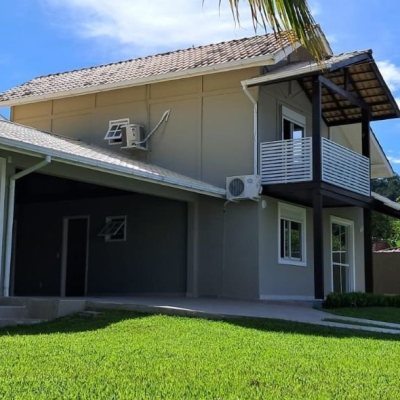 Casa em Condomínio com 250m², 3 quartos, 1 suíte, 4 garagens, no bairro Sambaqui em Florianópolis
