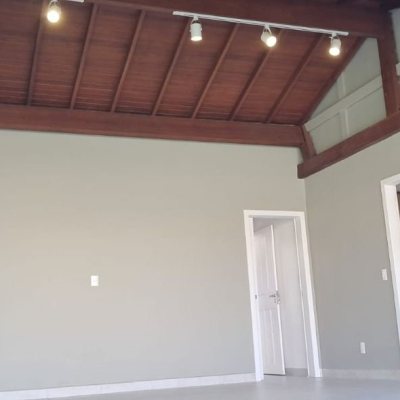 Casa em Condomínio com 250m², 3 quartos, 1 suíte, 4 garagens, no bairro Sambaqui em Florianópolis