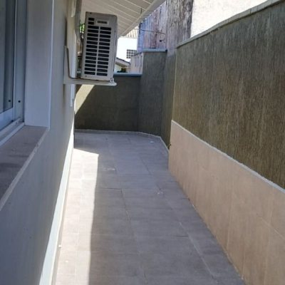 Casa em Condomínio com 250m², 3 quartos, 1 suíte, 4 garagens, no bairro Sambaqui em Florianópolis