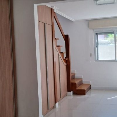 Casa em Condomínio com 250m², 3 quartos, 1 suíte, 4 garagens, no bairro Sambaqui em Florianópolis