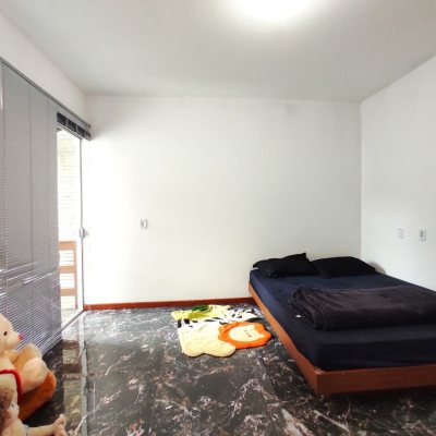 Casa Residencial com 389m², 6 quartos, 2 suítes, 4 garagens, no bairro Nossa Senhora Do Rosário em São José