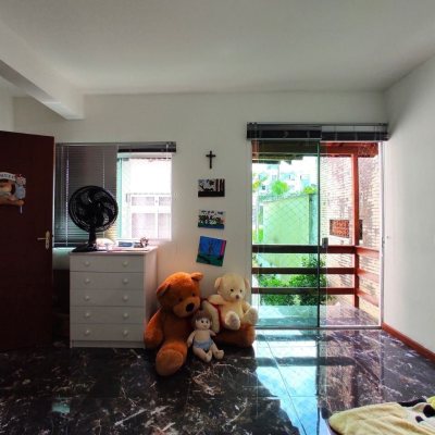 Casa Residencial com 389m², 6 quartos, 2 suítes, 4 garagens, no bairro Nossa Senhora Do Rosário em São José