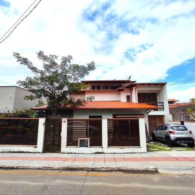 Casa Residencial com 389m², 6 quartos, 2 suítes, 4 garagens, no bairro Nossa Senhora Do Rosário em São José
