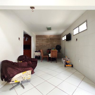 Casa Residencial com 389m², 6 quartos, 2 suítes, 4 garagens, no bairro Nossa Senhora Do Rosário em São José