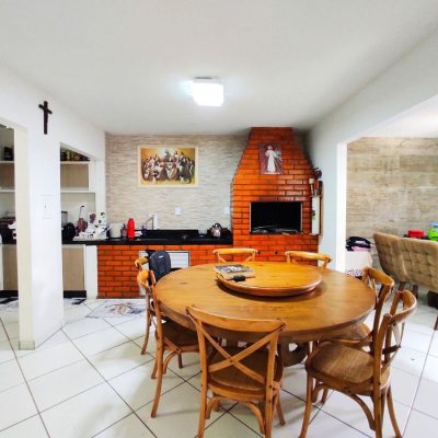 Casa Residencial com 389m², 6 quartos, 2 suítes, 4 garagens, no bairro Nossa Senhora Do Rosário em São José