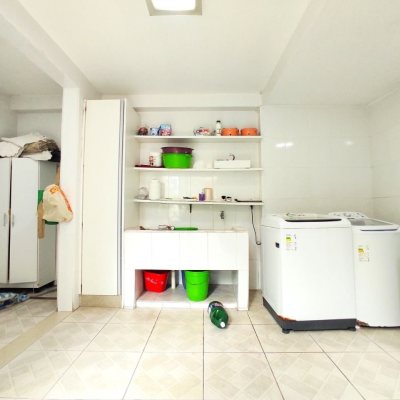 Casa Residencial com 389m², 6 quartos, 2 suítes, 4 garagens, no bairro Nossa Senhora Do Rosário em São José