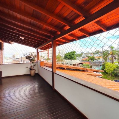 Casa Residencial com 389m², 6 quartos, 2 suítes, 4 garagens, no bairro Nossa Senhora Do Rosário em São José