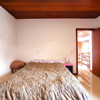 Casa Residencial com 389m², 6 quartos, 2 suítes, 4 garagens, no bairro Nossa Senhora Do Rosário em São José