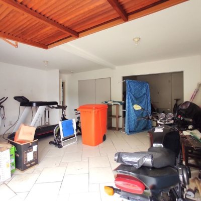 Casa Residencial com 389m², 6 quartos, 2 suítes, 4 garagens, no bairro Nossa Senhora Do Rosário em São José