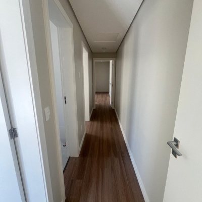 Casa Residencial com 150m², 3 quartos, 1 suíte, 2 garagens, no bairro Carianos em Florianópolis