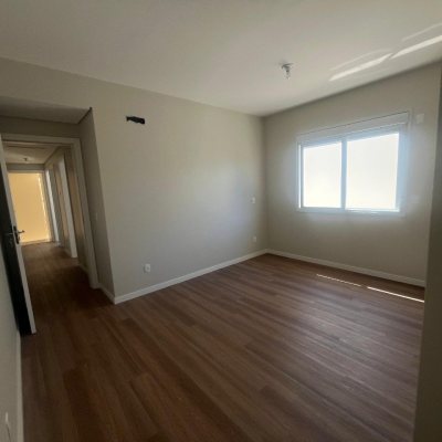 Casa Residencial com 150m², 3 quartos, 1 suíte, 2 garagens, no bairro Carianos em Florianópolis