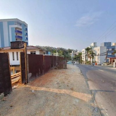 Apartamentos com 59m², 2 quartos, 1 garagem, no bairro Carvoeira em Florianópolis