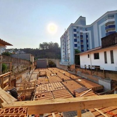 Apartamentos com 54m², 2 quartos, 1 garagem, no bairro Carvoeira em Florianópolis
