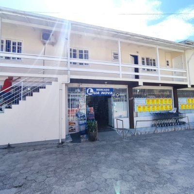 Casa Residencial/Comercial com 563m², 2 garagens, no bairro Ingleses do Rio Vermelho em Florianópolis