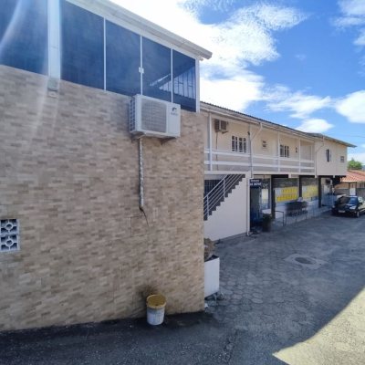 Casa Residencial/Comercial com 563m², 2 garagens, no bairro Ingleses do Rio Vermelho em Florianópolis