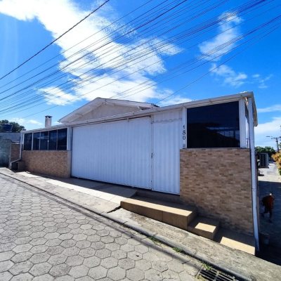 Casa Residencial/Comercial com 563m², 2 garagens, no bairro Ingleses do Rio Vermelho em Florianópolis