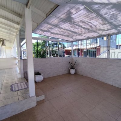 Casa Residencial/Comercial com 563m², 2 garagens, no bairro Ingleses do Rio Vermelho em Florianópolis