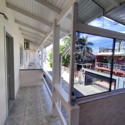 Casa Residencial/Comercial com 563m², 2 garagens, no bairro Ingleses do Rio Vermelho em Florianópolis