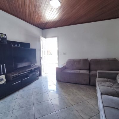 Casa Residencial/Comercial com 563m², 2 garagens, no bairro Ingleses do Rio Vermelho em Florianópolis